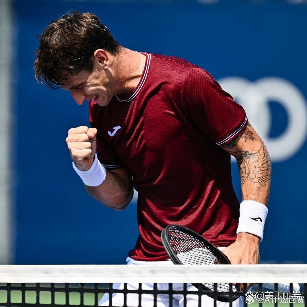 开云体育APP下载-美国网球队险胜世界网球队，费德勒完成帽子戏法