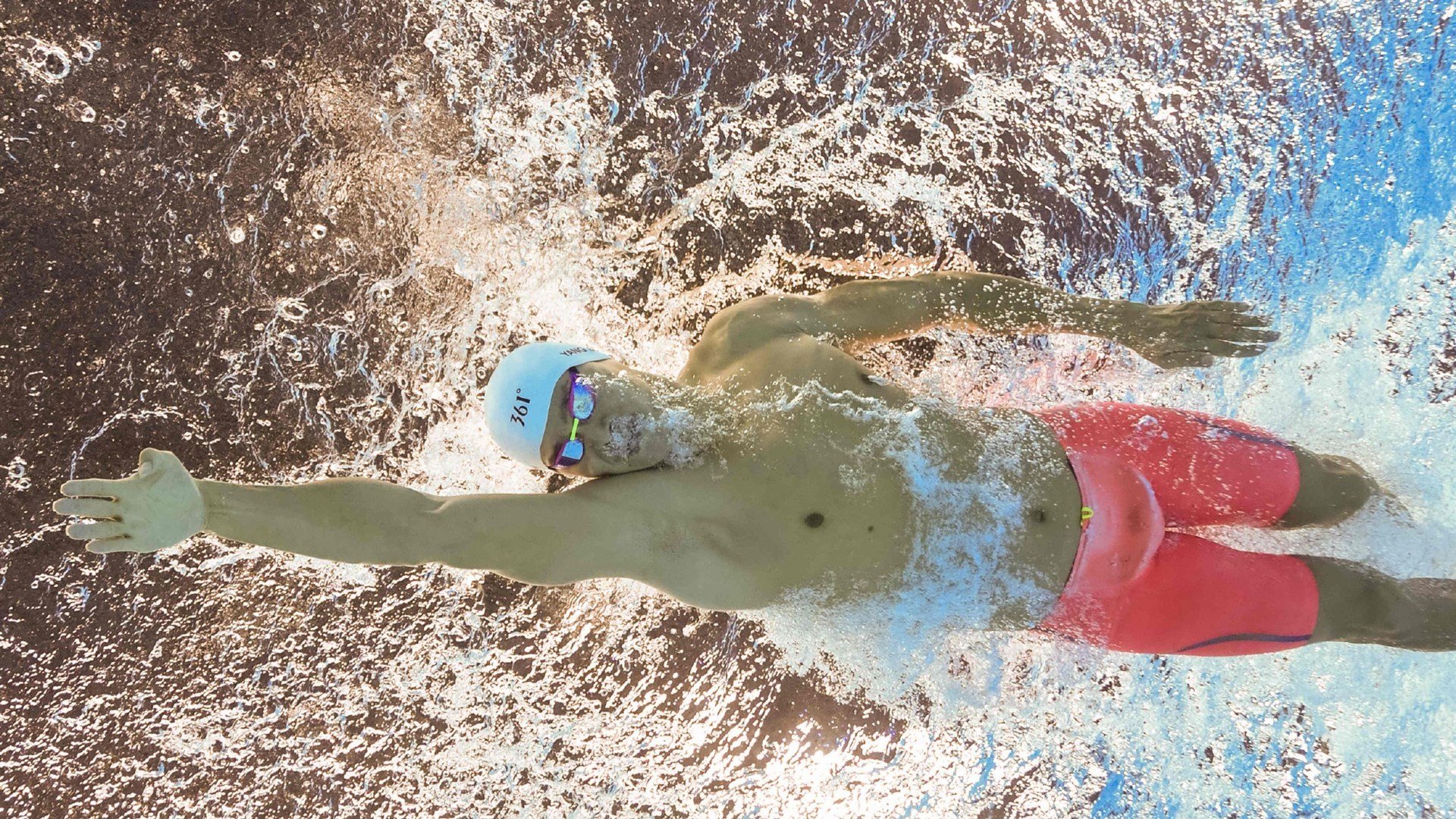 开云网页版-赛道上的舞者，黄喜灿在F1街道赛之夜的完美独奏